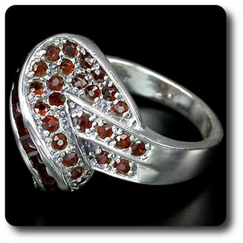 GARNET RING