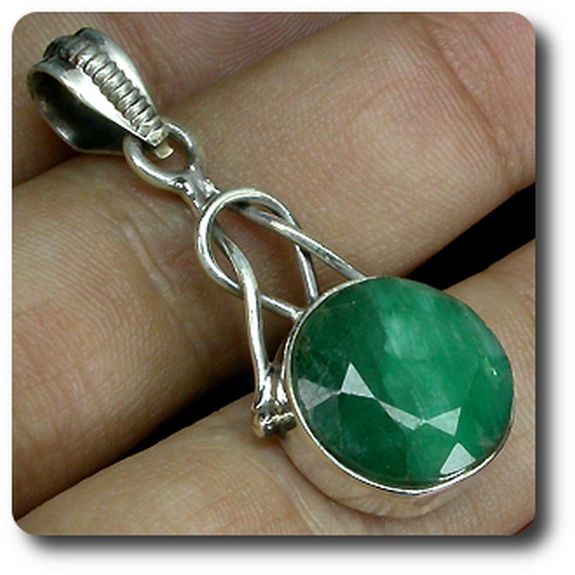 PENDENTIF EMERAUDE