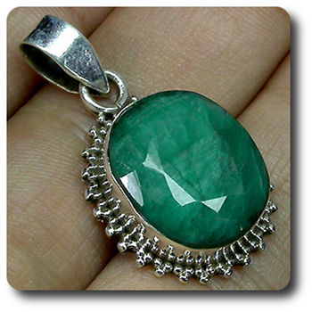 PENDENTIF EMERAUDE