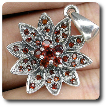 PENDENTIF GRENAT & MARCASSITE