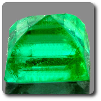 0.32CT.  GREEN EMERALD. VS
