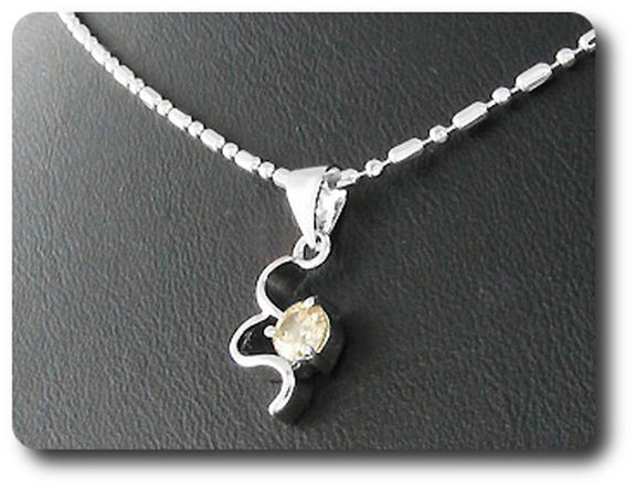 5 mm Orange Sapphire Pendant