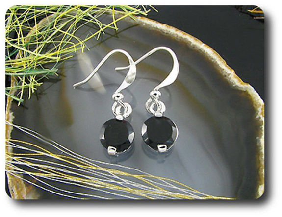 BOUCLES D'OREILLE SAPHIR NOIR