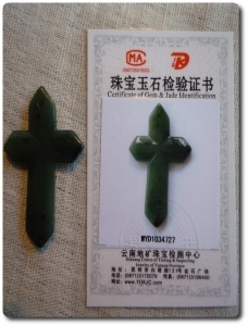 6,6 g JADEITE A JADE CROSS PENDANT