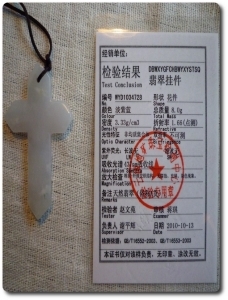8,0 g WHITE JADEITE A JADE CROSS PENDANT