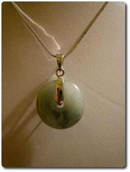 3,9 g JADEITE A JADE PENDANT