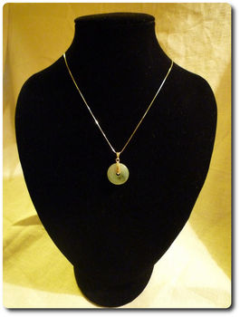 3,9 g JADEITE A JADE PENDANT
