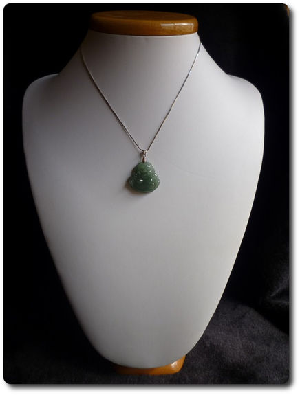 7,2 g JADEITE A JADE PENDANT " Buddha "