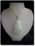 10,5 g JADEITE A JADE PENDANT " Guan Yin "