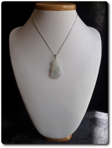9,9 g JADEITE A JADE PENDANT " Guan Yin "