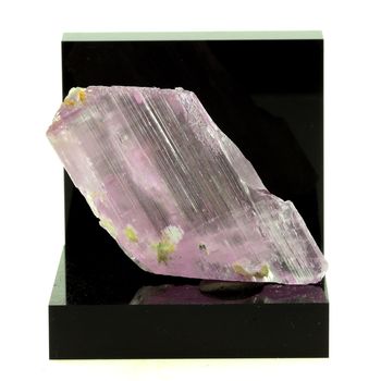 Kunzite. 164.6 ct.