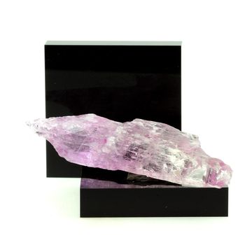 Kunzite. 154.4 ct.