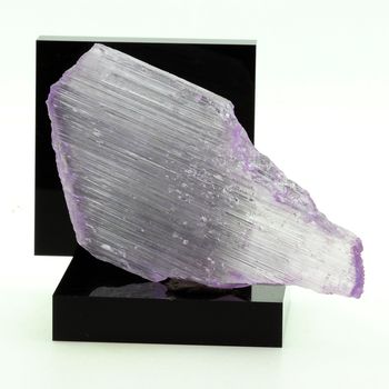 Kunzite. 301.6 ct.