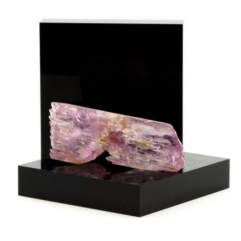 Kunzite. 133.2 ct.