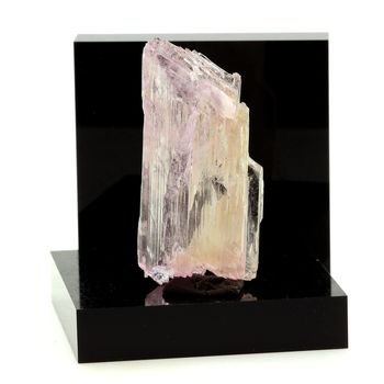 Kunzite. 136.6 ct.