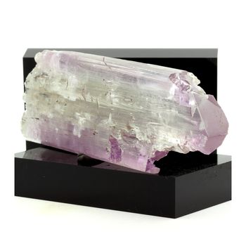 Kunzite. 1275.0 ct.