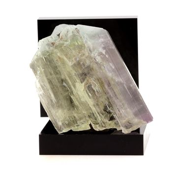 Kunzite. 619.4 ct.