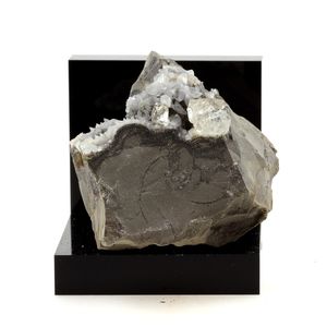 Quartz + Calcite. 715.1 ct.