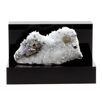 Sphalerite + Quartz. 353.1 ct.