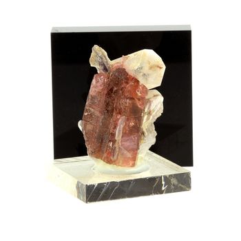 Tourmaline Rubellite, Lepidolite, Quartz. 118.5 ct.