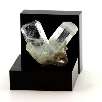 Aigue-Marine + Mica. 30.34 ct.