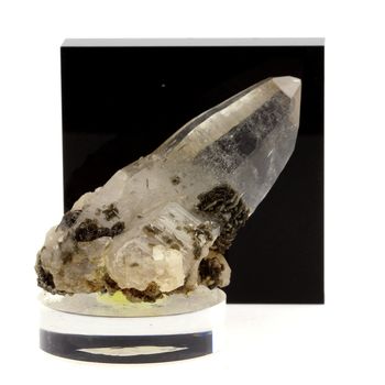 Quartz + Muscovite. 280.7 ct.