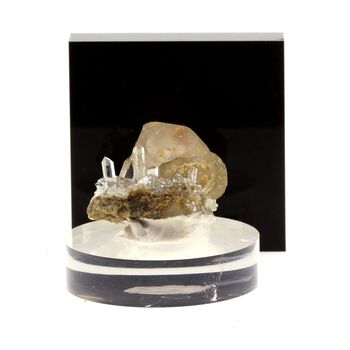 Quartz + Calcite. 94.2 ct.