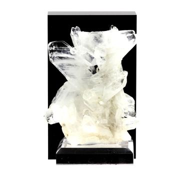 Quartz. 687.2 ct.