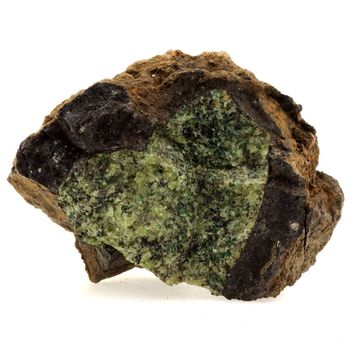 Péridotite. 877.7 ct.