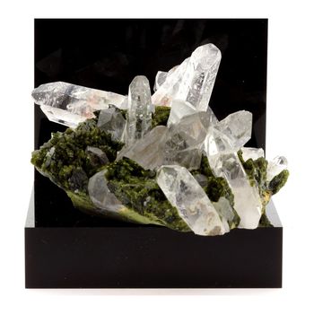Quartz + Epidote. 1605.0 ct.