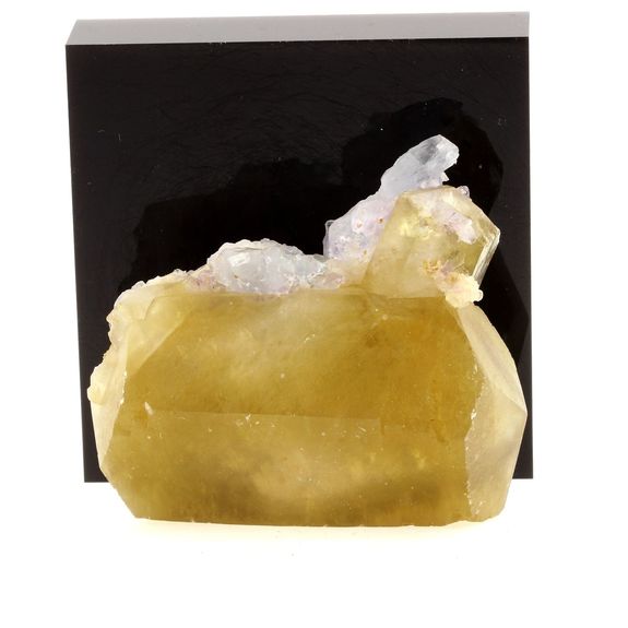 Calcite. 1210.0 ct.
