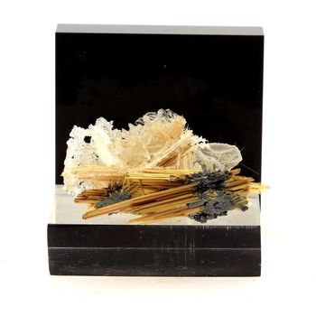 Rutile + Hematite. 101.2 ct.