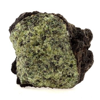 Péridotite. 682.4 ct.