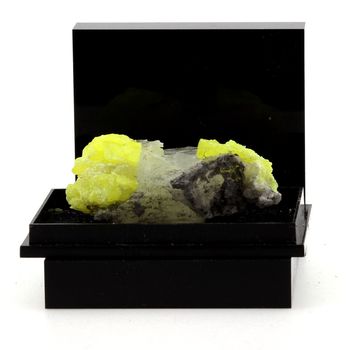 Soufre + Gypse. 85.8 ct.