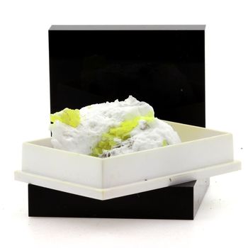 Soufre + Gypse. 94.7 ct.