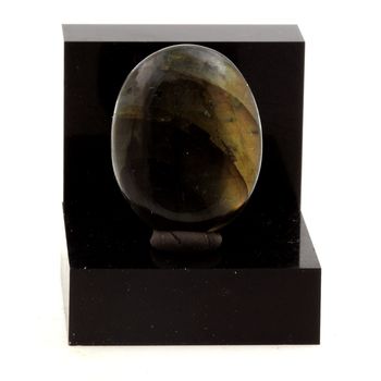 Labradorite. 19.56 ct.