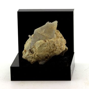 Albite (macle du Roc Tourné). 79.7 ct.