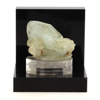 Datolite. 140.6 ct.