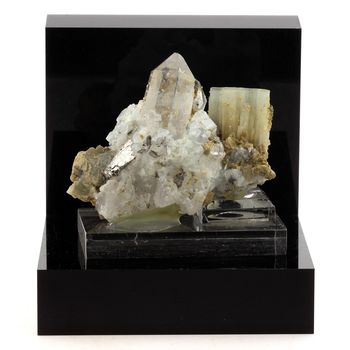 Quartz, Apatite, Wolframite, Pyrite. 772.8 ct.