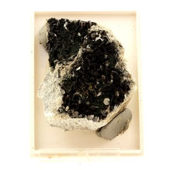 Muscovite. 505.7 ct.