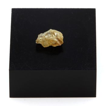 Diamant brut. 0.665 ct.