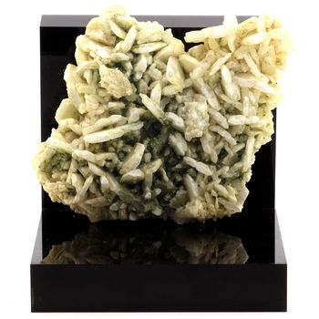 Albite. 1375.0 ct.