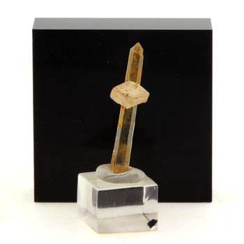 Quartz + Adulaire. 1.9 ct.