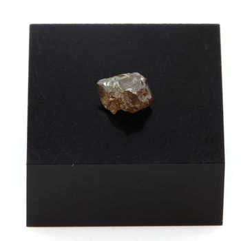 Diamant brut. 0.615 ct.