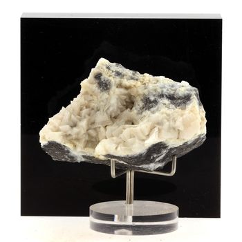 Dolomite. 520.4 ct.