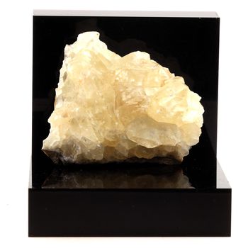 Calcite. 650.7 ct.