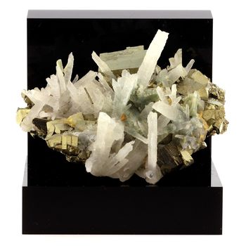 Pyrite + Quartz. 1070.ct.