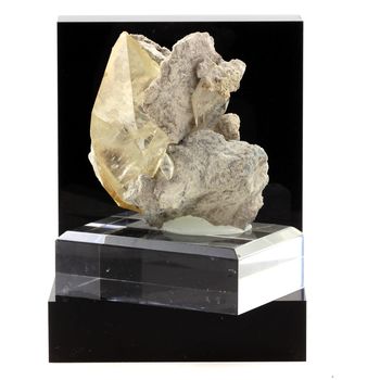 Calcite. 970.6 ct.