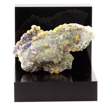 Fluorite jaune + baryte. 411.7 ct.