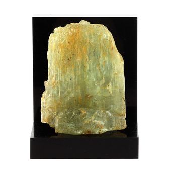 Béryl vert. 324.7 ct.